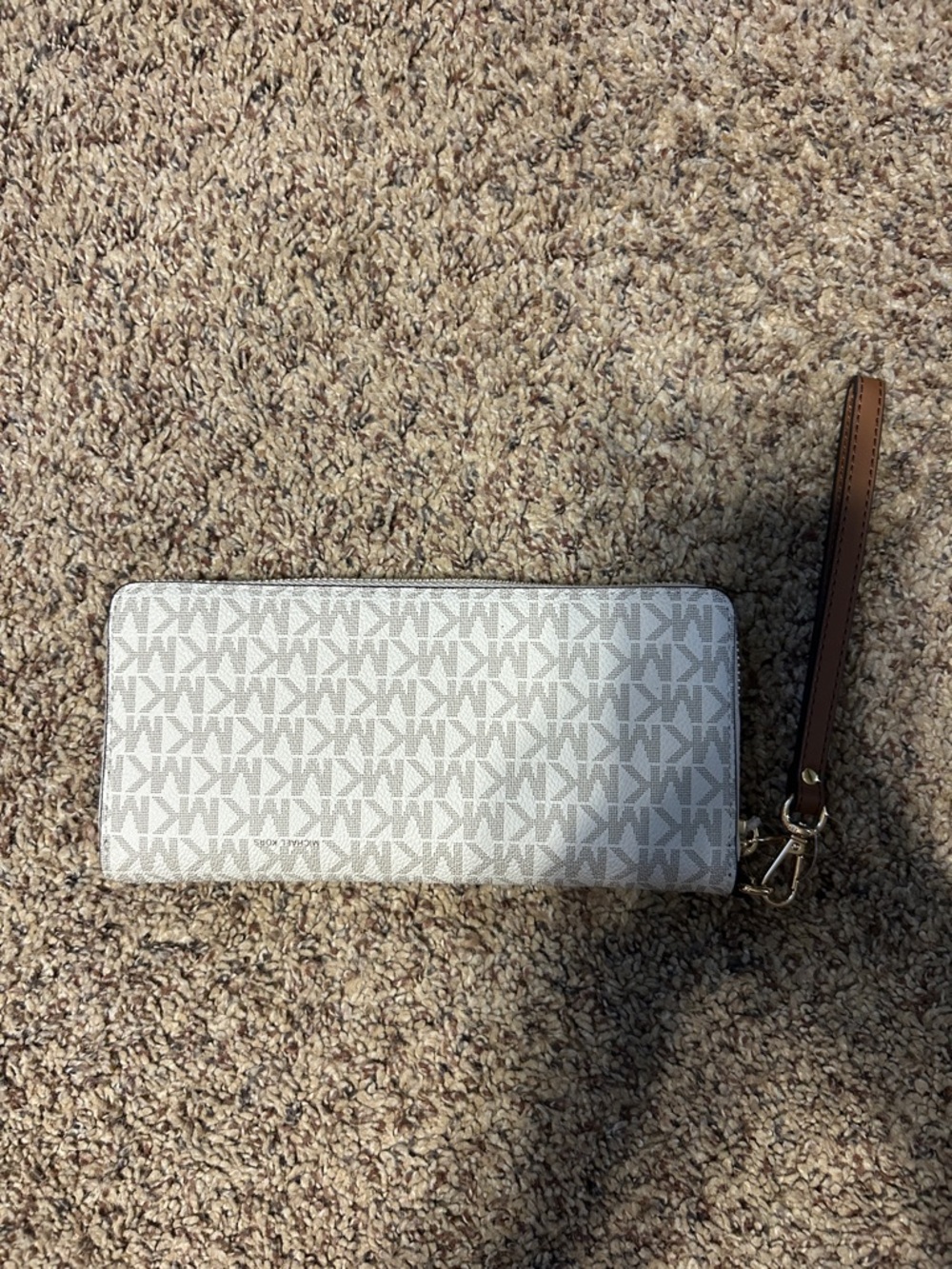 Michael Kors Jet Set wristlet NWT - Picture 2 of 8